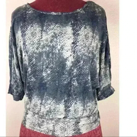 Mudd Womens Top Size Small Blue Gray SnakeSkin Print Dolman Y2k vintage - Picture 2 of 9